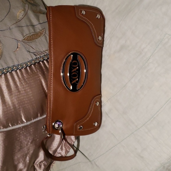 XOXO Brown Wristlet - Picture 1 of 11